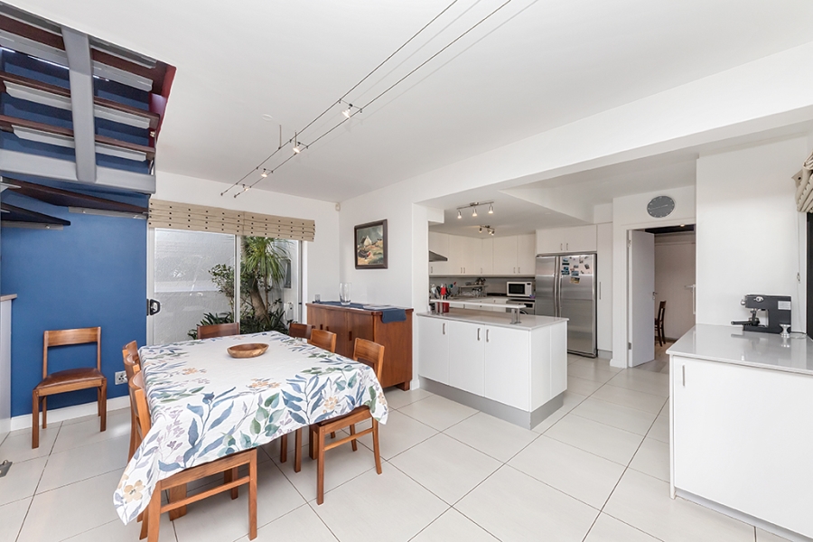 To Let 4 Bedroom Property for Rent in Tamboerskloof Western Cape
